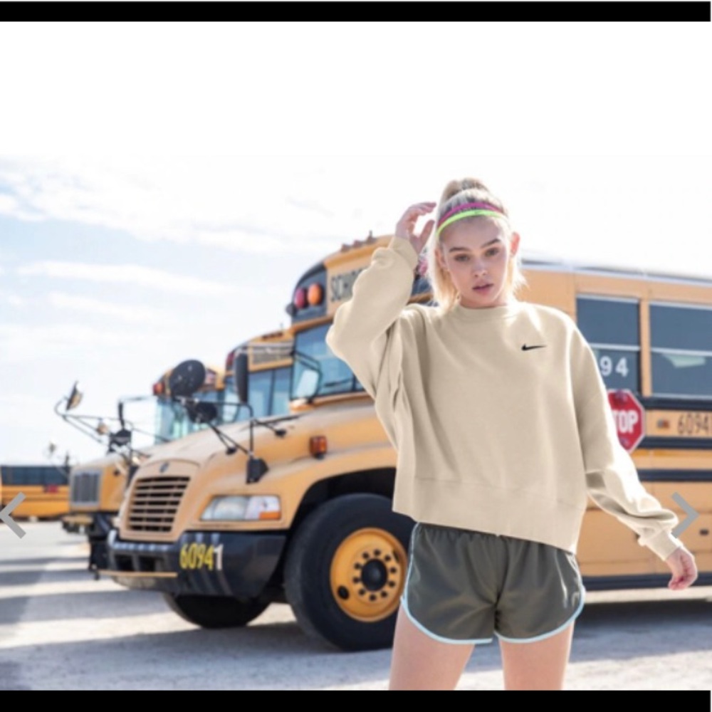 Nike fleece crewneck sweatshirt cropped